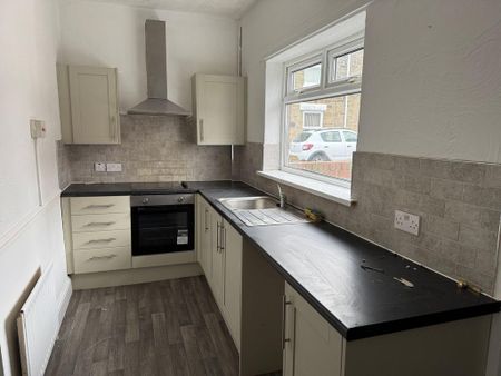 2 bedroom end of terrace house to rent - Photo 3