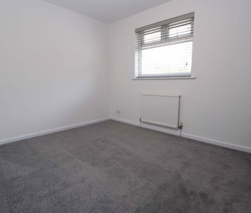 Lakeland Crescent, Bury - Photo 6