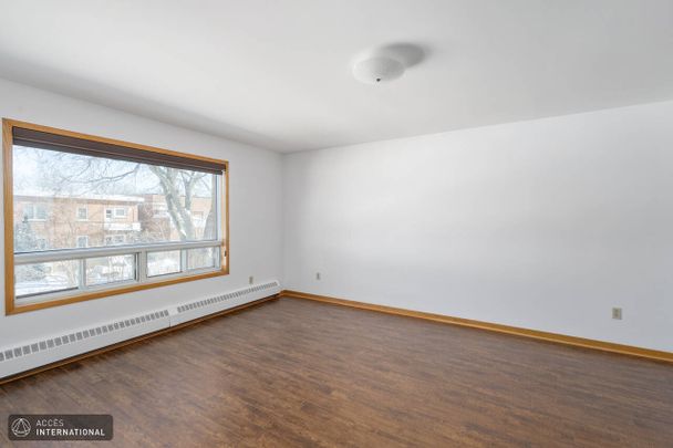 House for rent in Côte-Des-Neiges | Semi-furnished duplex - Photo 1