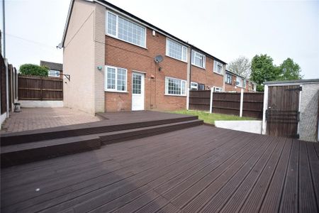 3 bedroom end of terrace house to rent - Photo 4