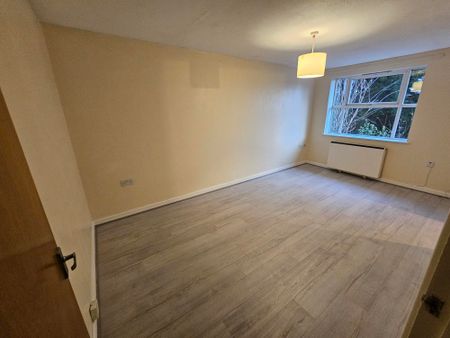 Dumbarton House, Bryn Y Mor Crescent, Swansea, SA1 4QX - Photo 3