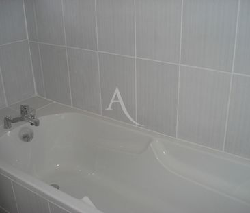 Location Appartement 3 pièces 64m² FONTENAY LE COMTE 85200 - Photo 3