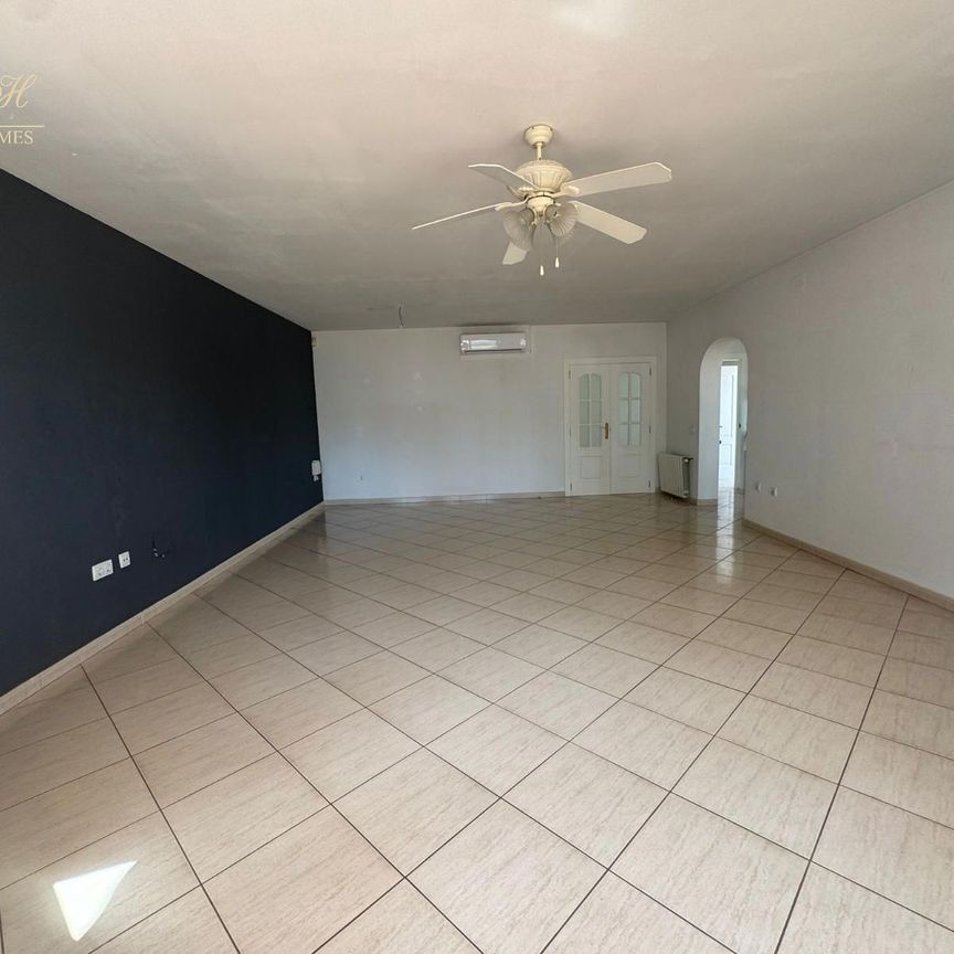 Chalet en alquiler por largas estancias en el centro de Alfaz del Pi. - Foto 1