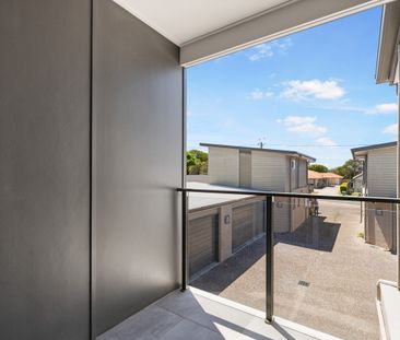 Modern & Private Townhouse - Double Lock Up Garage and 3 Complete B... - Photo 2