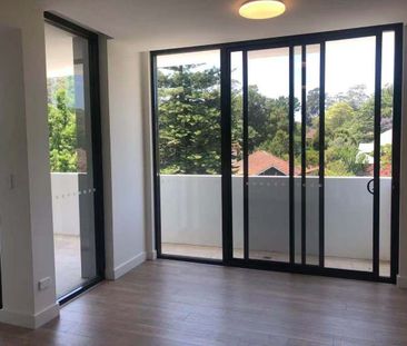 North east facing fully furnished 2 bed 1 bath apartment - Photo 3