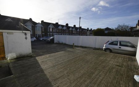 1 bedroom in a house share to rent - Photo 3