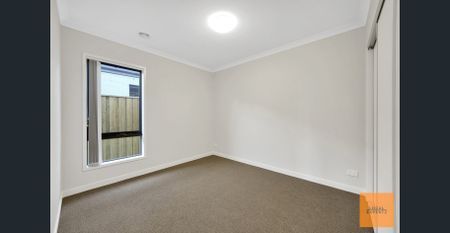 Near new property in great location! - Photo 4