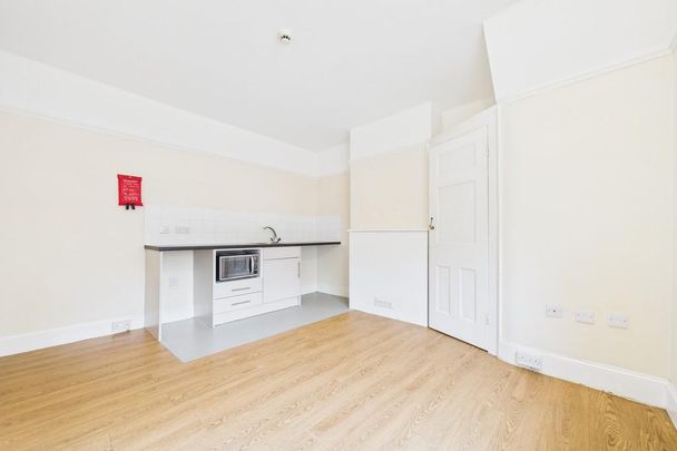 Studio to rent - Photo 1