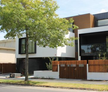 Central Kew One Bedroom Apartment - Photo 4