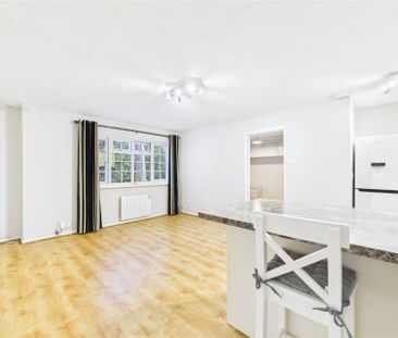 1 bedroom Flat in Fairway Heights, Camberley - Photo 2