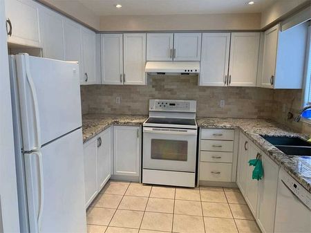 For Lease - 27 Moresby Street, Richmond Hill, Ontario - Photo 3