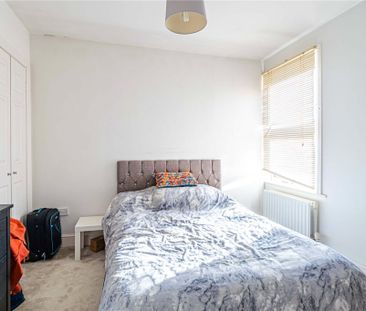 1 bed Flat for rent - Photo 2