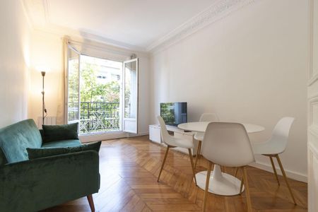 Location Appartement 4 pièces Meublé 76m² PARIS 15ème - Photo 2