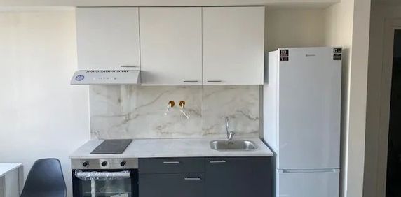 Studio/Γκαρσονιέρα για ενοικίαση Κέντρο (Μενεμένη) - Photo 2