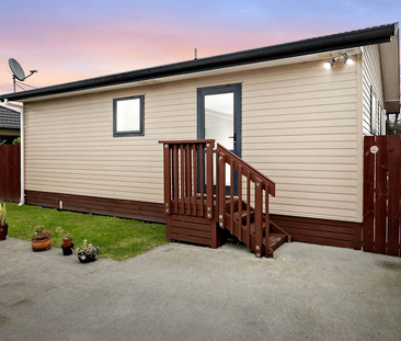Tidy 2 Bedroom home next to park like grounds - Photo 6