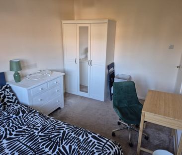 3 Bed Flat, Lennard Road, SE20 - Photo 3