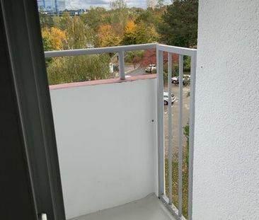 Kunststoffisolierglasfenster und Balkon! - Foto 1