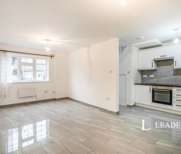 property to rent Overbury Crescent, New Addington, CR0 - Photo 2