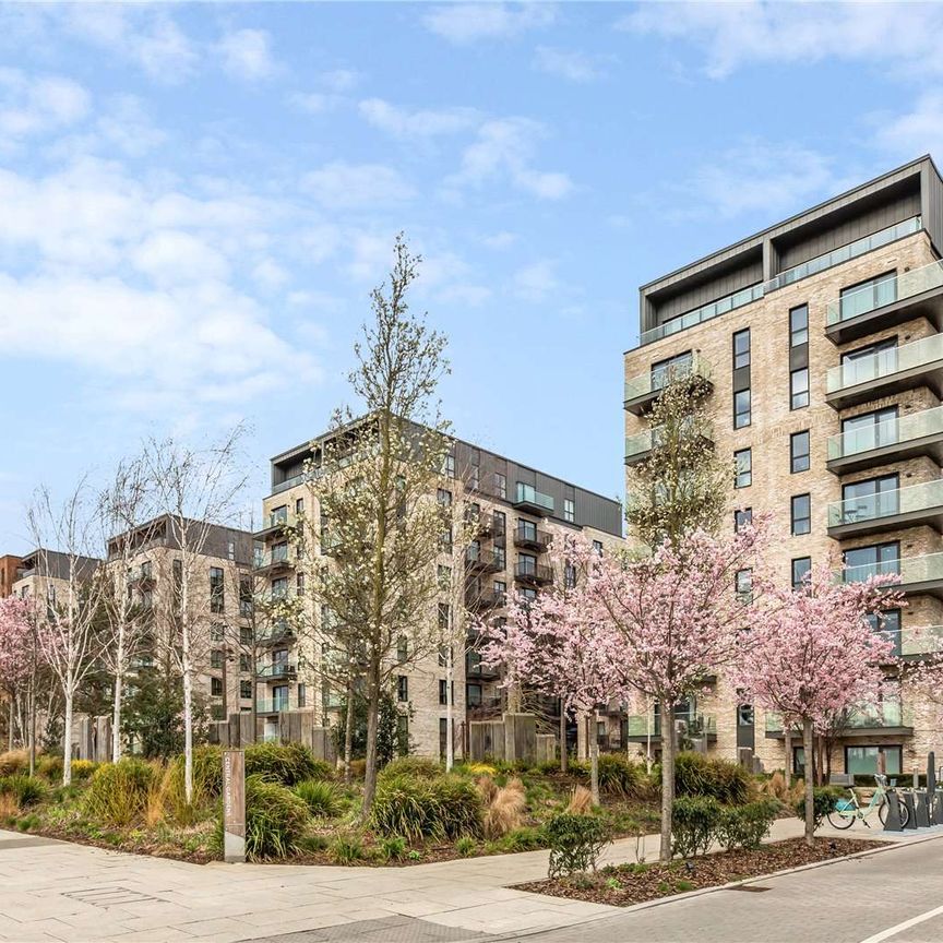 A well presented two bedroom apartment located in Edwin House part of Berkeley Homes - The Green Quarter. - Photo 1
