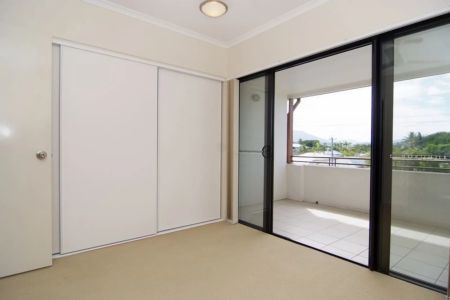 Townhouse in secure complex near CBD - Photo 5