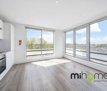 Link House, Hayes, UB4 - Photo 1