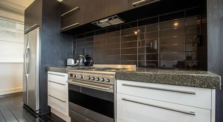 Stylish 1-bedroom apartment - Photo 3