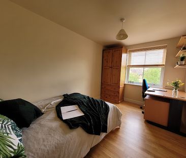 Room 6 Available, Riverside En Suite, 11 Bedroom House, Willowbank ... - Photo 5