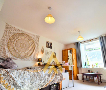 4 bedroom semi-detached house to rent - Photo 4