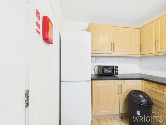 4 bedroom End Terraced House - Travellers Lane, Hatfield - Photo 1