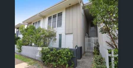 Stylish Townhouse in Quiet, Convenient Location – 17 Cobalt Crescent, Caloundra West - Photo 2