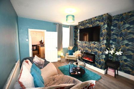 2 bedroom semi-detached house to rent - Photo 2