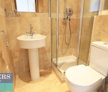 2 bedroom Flat To Let Total Size: 700 SQ FT - Photo 1