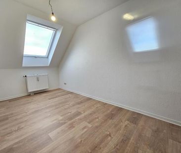 Super schöne 4-Zimmer Wohnung im Grünen mit Balkon komplett renoviert - Foto 1