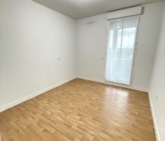 Location Appartement 3 pièces 67m² LA ROCHE SUR YON 85000 - Photo 5