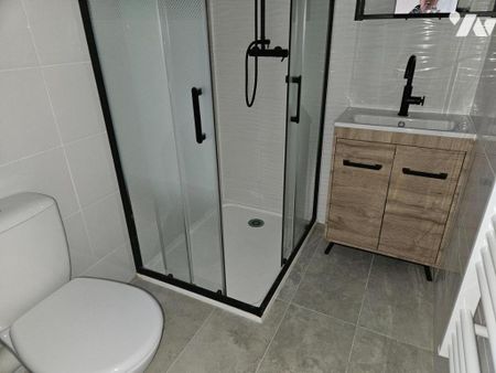 Appartement entièrement rénové situé à MESNIL VAL - Photo 2