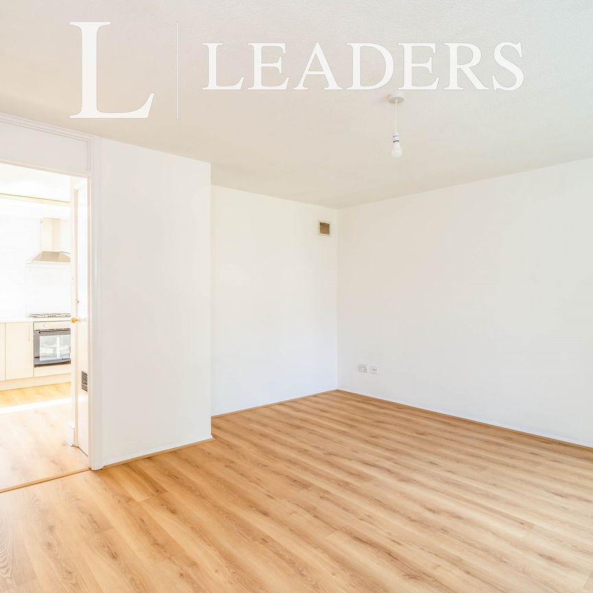3 bedroom terraced to rent The Copse, Chichester, PO19 - Photo 1
