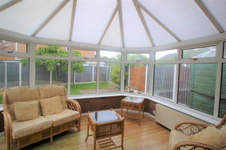 3 bedroom detached house to rent - Photo 2