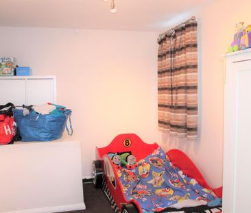 4 bedroom semi-detached house to rent - Photo 5