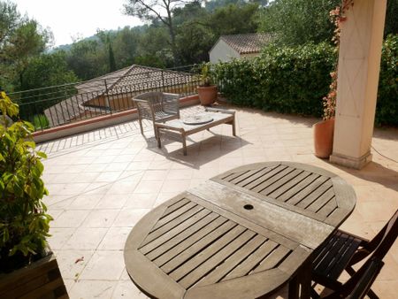 En location pour petite famille à Valbonne : duplex avec terrasse - Photo 2