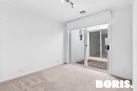 4/31 Tallara Parkway Narrabundah ACT - Photo 4