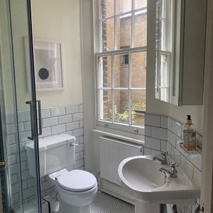 Room in a Shared Flat, Kensington, W8 - Photo 2