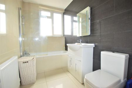 3 bedroom semi-detached house to rent - Photo 2