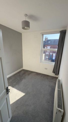 4 bedroom terraced house to rent - Photo 5