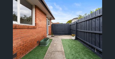 Boutique Family Living with Lifestyle Convenience - Photo 4