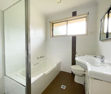 COMFORT AND CONVENIENCE IN CAMPBELLTOWN !!! - Photo 1