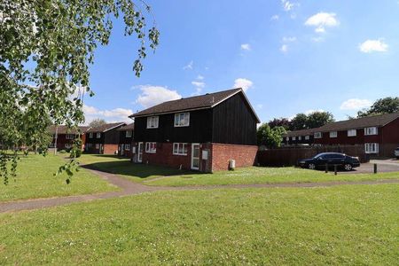 Golden Miller Close, Newmarket, CB8 - Photo 4