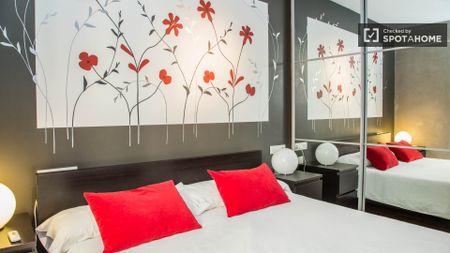 barcelona, Catalonia 08021 - Photo 4