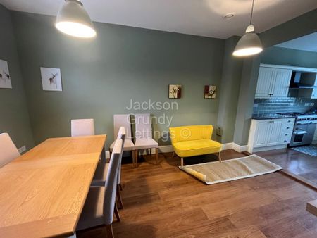 5 bedroom townhouse to rent - Photo 4