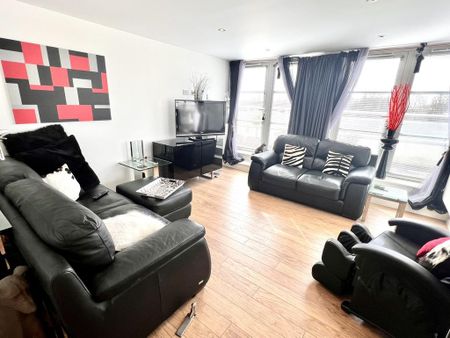 3 bedroom apartment to rent - Photo 2