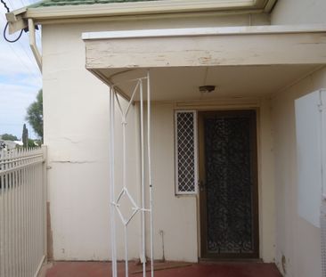 Close to City Centre - Available Now - Photo 5